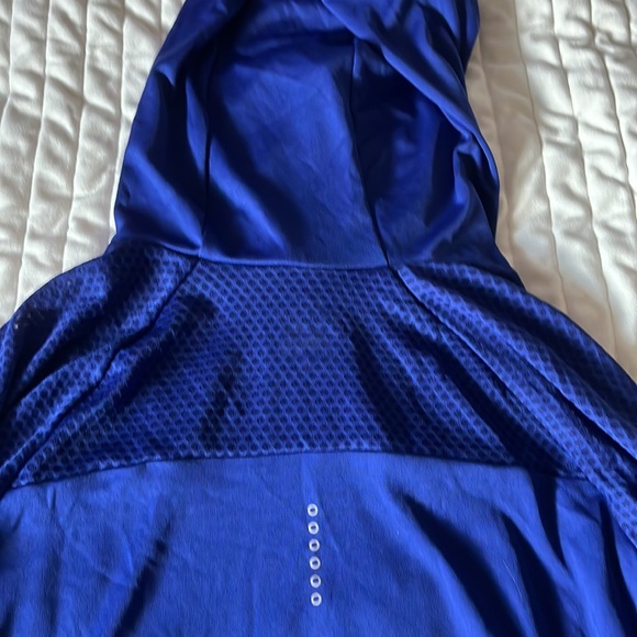 Lightweight running Nike long sleeve with hood - Picture 7 of 8